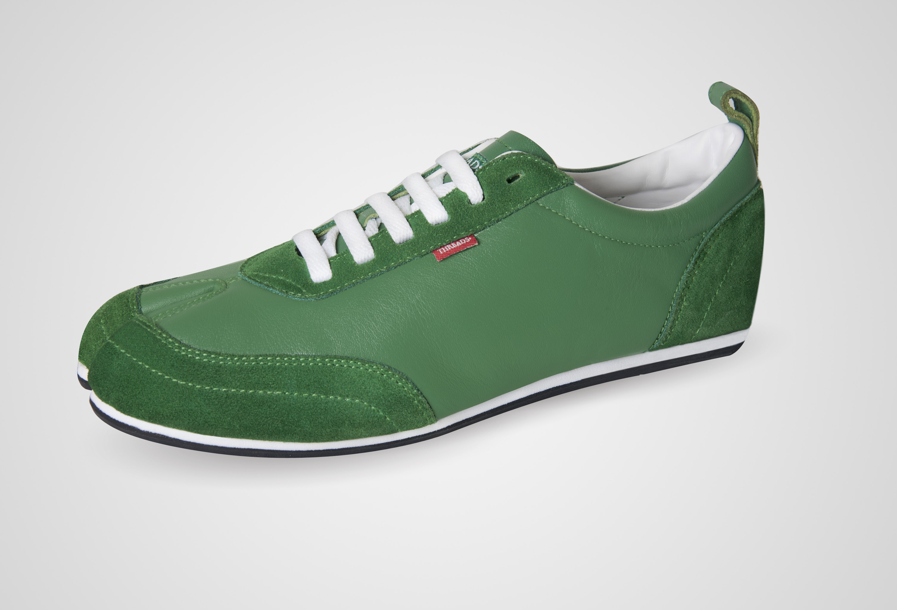 The split toe and panel construction.